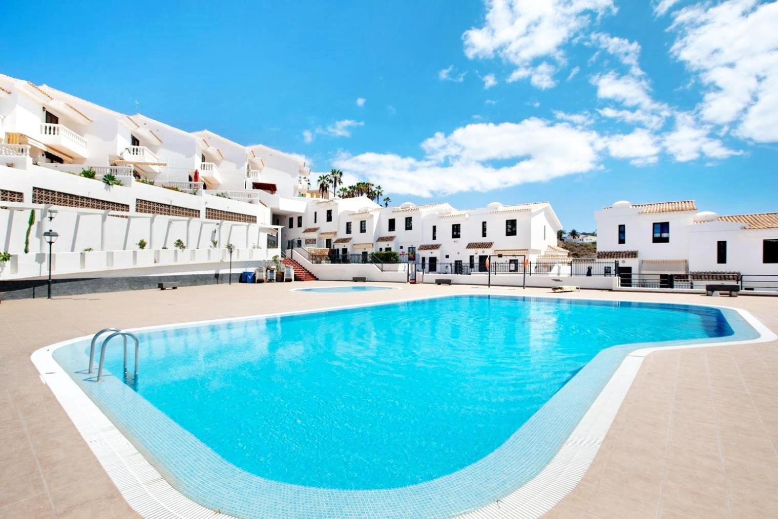 Remarkable 2-Bed House In Chayofa With Pool Exterior foto